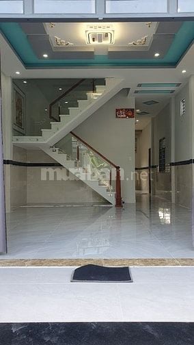 NHÀ MỚI XÂY 1 XẸT NHỰA RỪNG DẦU  1 TRỆT 1 LẦU ĐÚC THẬT