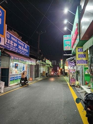 Bán nhà 1 trệt 2 lầu mặt tiền chợ đồi an bình