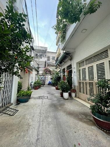 Bán nhà riêng 16,5 tỷ, 62m2, 9PN, 6WC, view đẹp tại Hai Bà Trưng, Tân 