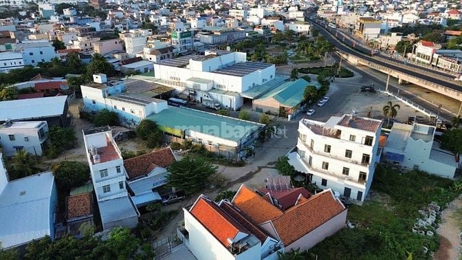 NHÀ CÓ DÒNG TIỀN > 5 TỶ/ Năm; NHÀ GÓC NGÃ 4 - 2 MT, GPXD 12 tầng