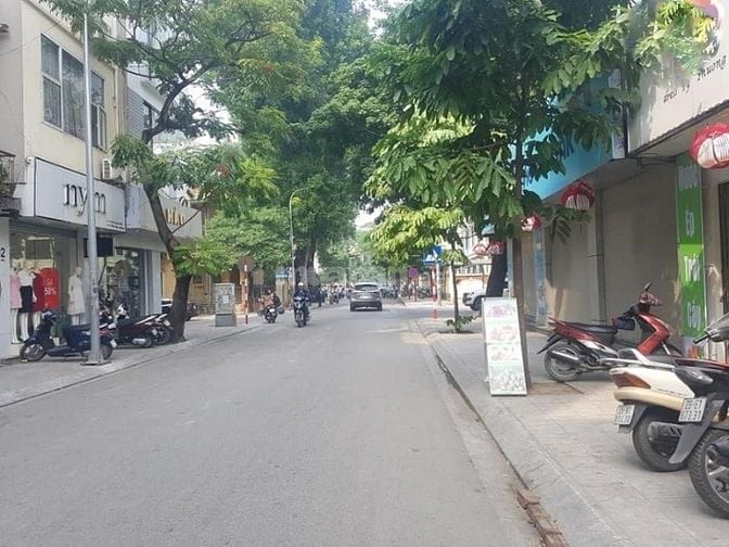 BÁN NHÀ CUỐI BÀ TRIỆU HOA HẬU, NGÕ Ô TÔ GẦN NHÀ 5M, GIÁ NHỈNH 5 TỈ