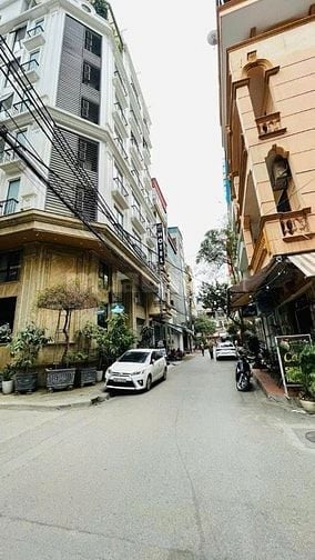 TOÀ NHÀ VP – OTO TRÁNH – TRUNG TÂM – THANG MÁY – CÓ HẦM
