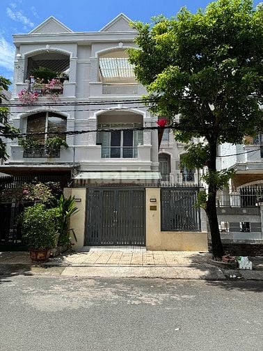Cho Thuê Nhà 6x22,5m 2 lầu sân thượng,mặt tiền nội bộ P5Q8 