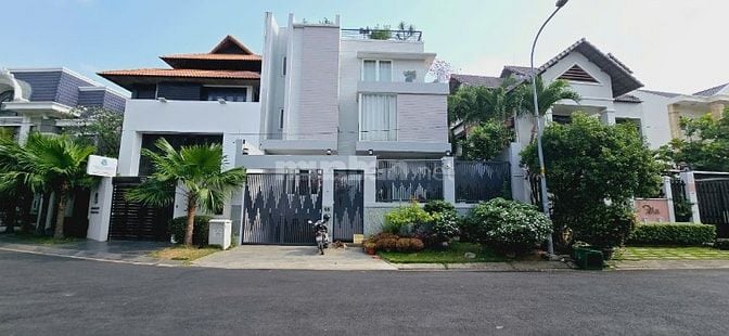 68 tr/th: Cho thuê villa 10x20m, hầm, 3 tầng ngay Công viên khu APAK