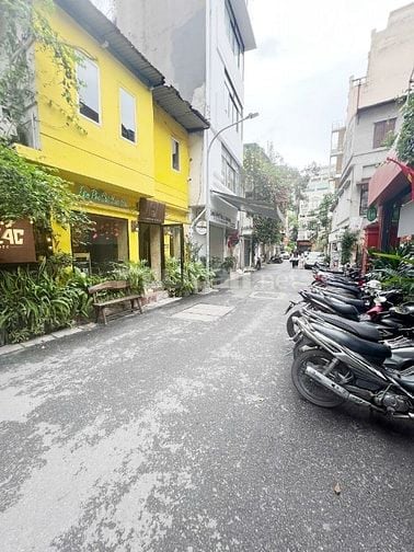 Sang nhượng cửa hàng tại vị trí đắc địa quận Hoàn Kiếm