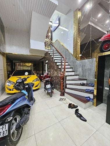 Gia đình cần bán nhà 99 Nguyễn Chí Thanh 40m2 x 6 t mới đẹp 17 tỷ