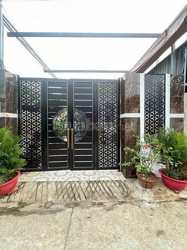 Bán gấp căn nhà nằm ngay thị trấn Củ Chi dt 86m2 SHR. Giá bán 830tr