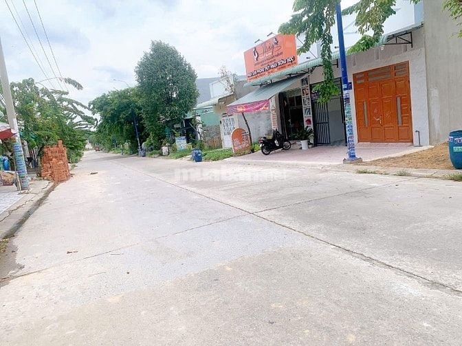 bán gấp lô đất đường thông chợ mỹ phuóc thông chợ