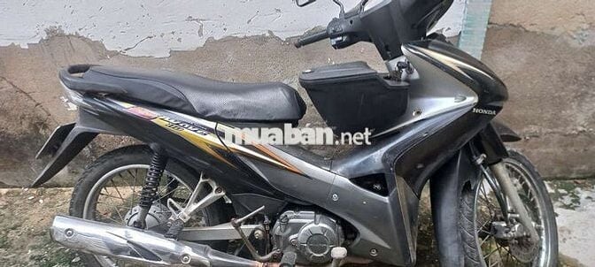 Wave s 110 của nhà đang đi