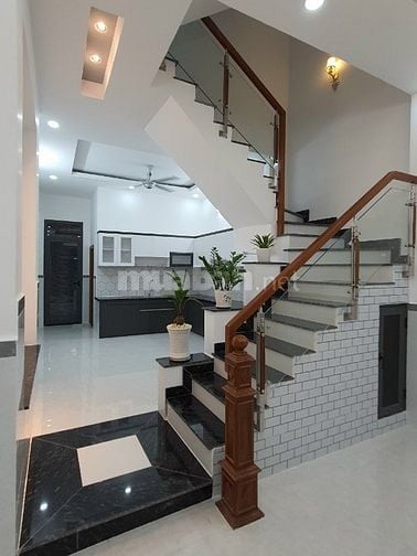 Bán nhà mới xây đướng số 8 linh xuân thủ đức LH:0909428959.