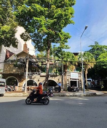 Bán nhà Nguyễn Gia Trí, Quận Bình Thạnh, DT 17x20m, góc 2 mặt tiền