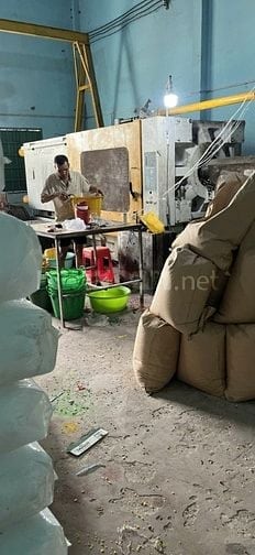 Cần nắm nữ đứng máy ép, nam đổ kéo trộn keo