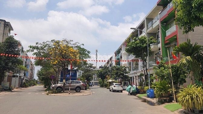 BÁN  MẢNH ĐẤT LỚN HIÉM BÁN KDC NHÀ PHỐ CAO CẤP HAI THÀNH  DIỆN TÍCH