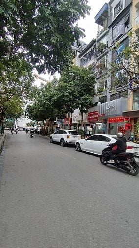 Một căn duy nhất. Phố trung tâm Cầu Giấy.