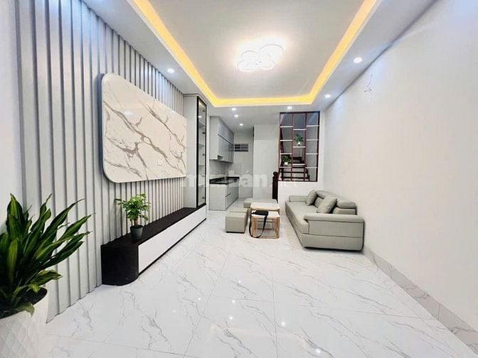 **Bán nhà đẹp, tặng full nội thất – Vị trí đắc địa, 