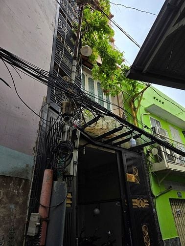 Cho thuê nhà đường số 3 cư xá Đô thành P4, Quận 3, 4,5x12, 3 lầu, 25tr