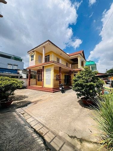 diện tích cực đẹp: Ngang 15m x Dài 20m = 300m², nằm ngay khu vực sầm u