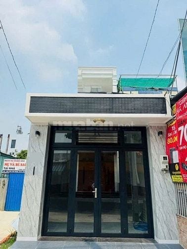 Bán nhà mặt tiền đường Trần Văn Mười, Hóc Môn, 2 lầu, sổ hồng riêng