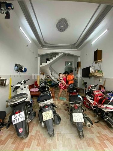Kẹt nợ ngân hàng bán gấp nhà Đ. Bông Sao, P. 5, Q.8,60m2/935 Triệu SHR
