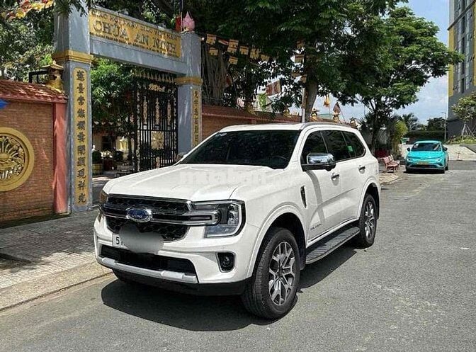 Ford Everest 2024 Titanium 2.0L 4x2 AT - 19000 km