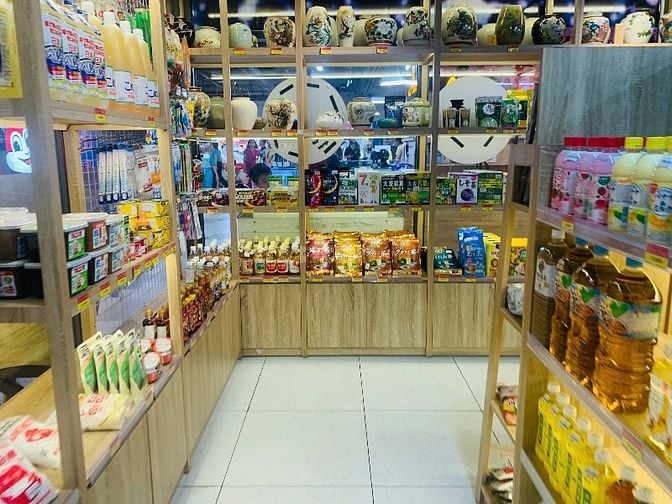 Cần tìm nam nữ thu ngân và phụ kho hàng dán tem tuổi 20-58 nhanh nhẹn