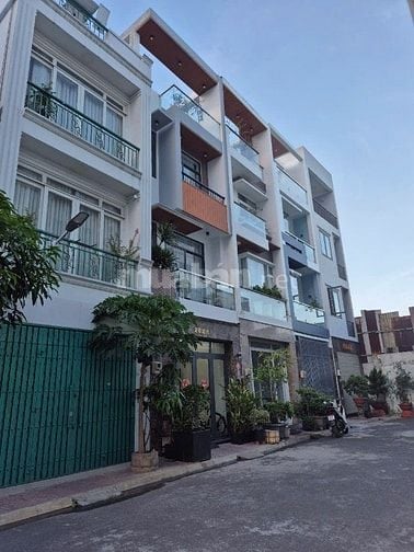 Nhà Tô Hiệu khu nhà lầu có công viên