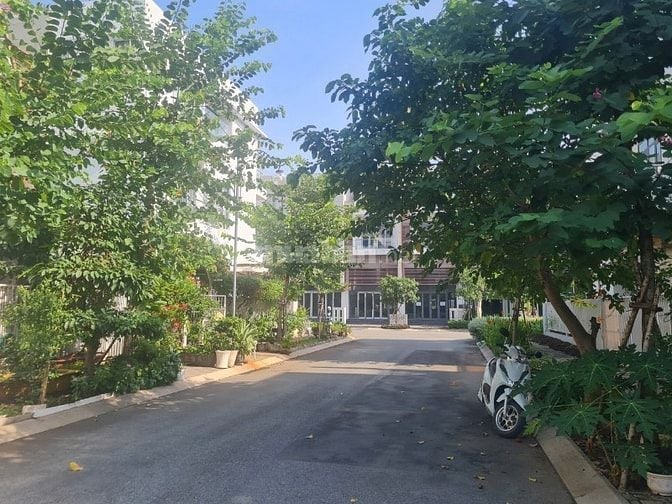 Biệt thự Phố Đông, đã hoàn thiện nội thất, 11,5 tỷ