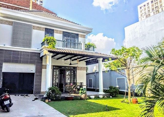 Bán biệt thự Thảo Điền, đường 64, DT 360m2, nhà đẹp, 2 tầng