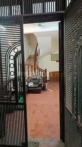 Cho thuê nhà phố Minh Khai, HBT, DT 39,6m2, 5 tầng, thoáng mát sạch 