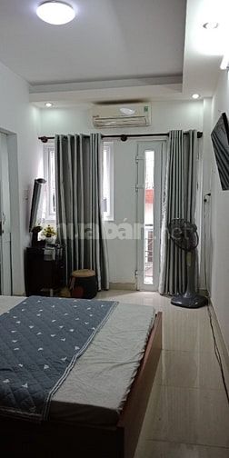 Phòng bancon  lầu 1 quận 3. full đồ ở liền.