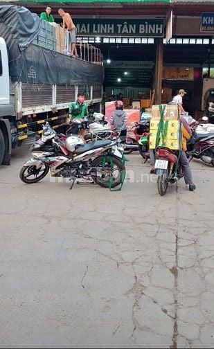 TUYỂN GẤP BỐC VÁC HÀNG HÓA LÊN XE