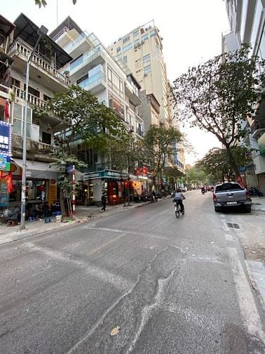 Bán gấp Mặt phố Cửa Bắc giá 21 tỷ, 35mx4T. Lô gốc