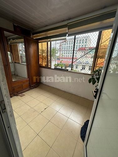 Cho thuê căn hộ tập thể Thái Thịnh, trung tâm Đống Đa