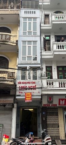 Cho thuê nhà mặt phố 39 Đồng Nhân, quận HBT, Hà Nội, 24 m2x5 tầng