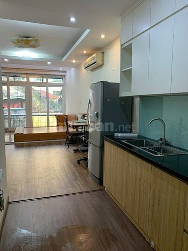Cho thuê nhà số 100 phố Lò Đúc, giữa trung tâm thành phố, tầng 3, 23m2