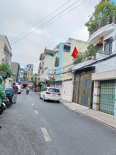 Cô chú lớn tuổi cần bán nhà HXH Phạm Văn hai, Tân Bình.