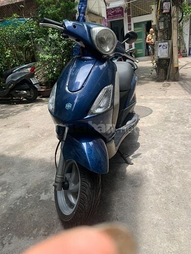 Cần bán xe Piaggio Fly 125cc màu xanh tím, biển 29D1, xe rất đẹp