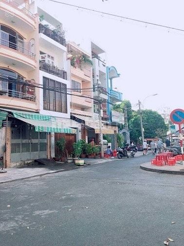 CHO 1 NỮ THUÊ TẦNG 1 CÓ BAN CÔNG