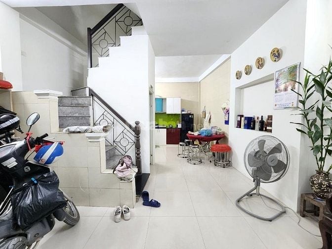BÁN GẤP NHÀ PHỐ TRẦN THÁI TÔNG - CẦU GIẤY 45m 7.95ty Ở NGAY NGÕ BAGAC