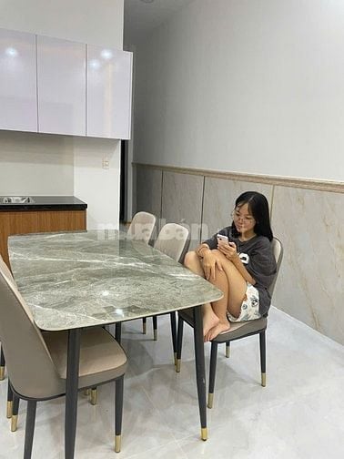 Nhà chính chủ cần bán, giao ngay trong 1 nốt nhạc ạ.