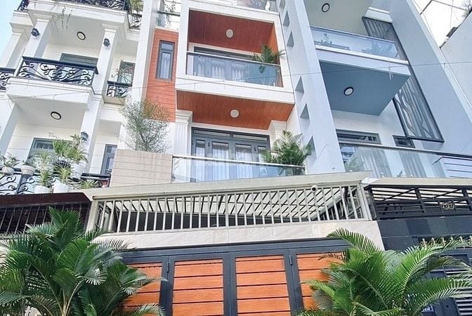 Bán nhà đẹp trung tâm quận 7, 60m2, 3 tầng, xe hơi 7 chỗ đậu cửa