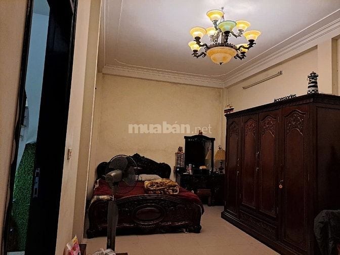 Cho thuê nhà tầng 2, ngay phố Minh Khai, sử dụng ~ 70m2, sẵn nội thất