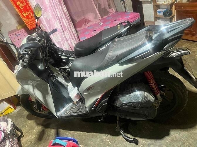 cần bán xe sh125i mới mua được 1 năm còn rất mới