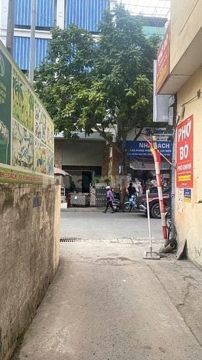Bán nhà đầu ngõ phố Hoàng Như Tiếp, quận Long Biên, DT 30m2 x 5,5 tầng