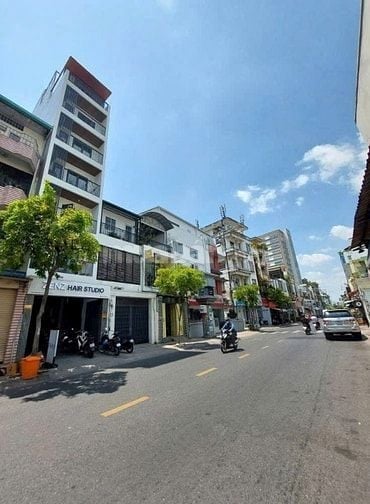 Ngang 22m - hơn 1100 m2 công nhận. Mặt tiền sát Trần Hưng Đạo