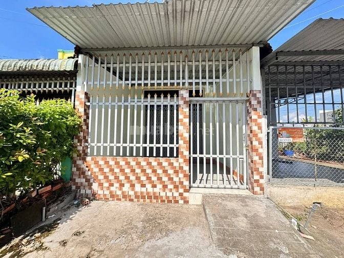 Bán gấp căn nhà nằm ngay gần bệnh viện Xuyên Á 125m2 Shr. Giá 780tr