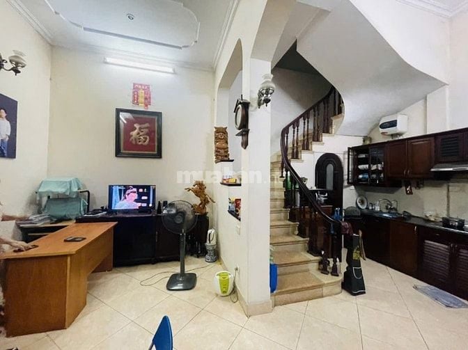 Nhà 5,5T P/Lô Víp Xã Đàn sát Mp ngõ 5m dt 48m mt 6,84m oto đỗ cửa