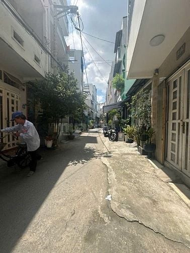 Hàng hiếm, đất rộng, hẽm xe hơi ngay Phuòng 5 Nguyễn Văn Đậu