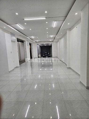 Cho thuê nhà lầu trệt mặt tiền Nguyễn Duy Trinh, TP Thủ Đức, > 100m2