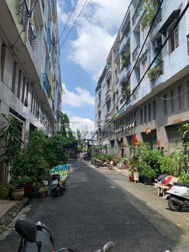DTsàn 220m 5Tầng 6PN HXH gần Đầm Sen cần Bán Gấp